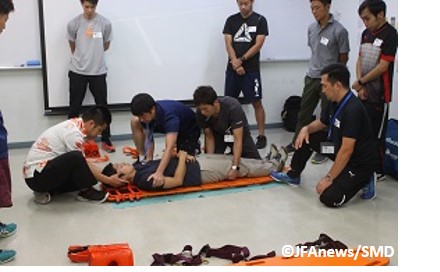 スポーツ現場での 突然死ゼロ を目指す 日本サッカー協会が スポーツ救命ライセンス講習会 を実施 沖縄県で初開催 医師や看護師などが受講 公益財団法人日本サッカー協会のプレスリリース