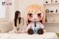 TVアニメ『その着せ替え人形は恋をする』より、制服姿の「喜多川海夢」が「超特大ぬいぐるみ」になって登場！TAITO GEAR&GOODSにて8月14日(金)より予約受付開始！