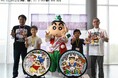 【埼玉県春日部市】世界初の『クレヨンしんちゃん』デザインマンホールふたが登場