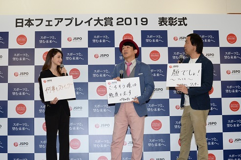 （左から）ダレノガレ明美さん、  ヒデさん（ペナルティ）、  ワッキーさん（ペナルティ）