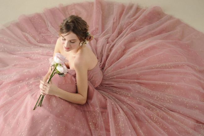 TAKAMI BRIDALが2020年春夏の新作ドレスを発表 | TAKAMI HOLDINGS株式