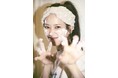 日向坂46・佐々木久美1st写真集『めくる日々』先行カット第8弾 泡泡な洗顔ショットを披露