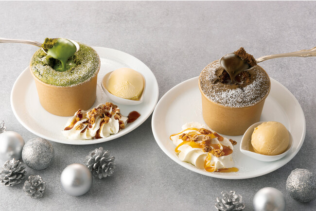 [左から] 抹茶シフォン フォンダンプレート バニラアイス添え、ほうじ茶シフォン フォンダンプレート キャラメルアイス添え