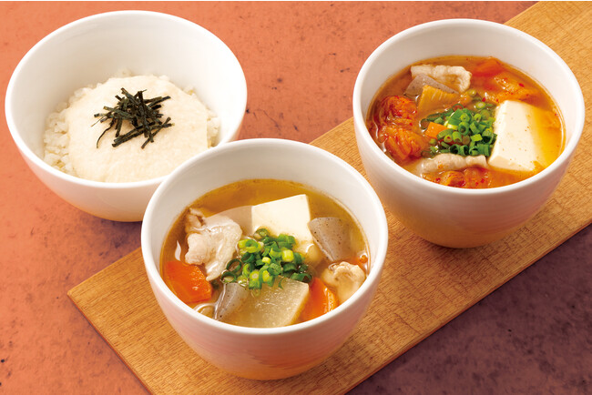 [左から] 野菜たっぷり豚汁セット、豆腐とキムチのピリ辛豚汁セット