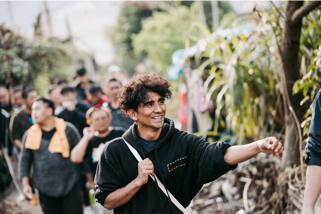 uEpKt@́Ap̐ZłpC̐UtƂƂčۓIɍ]ĂiPhoto by Lafun Photographyj