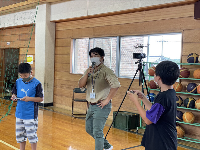 小型ドローンを飛ばして体験してもらいました 小型ドローンを飛ばして体験してもらいました