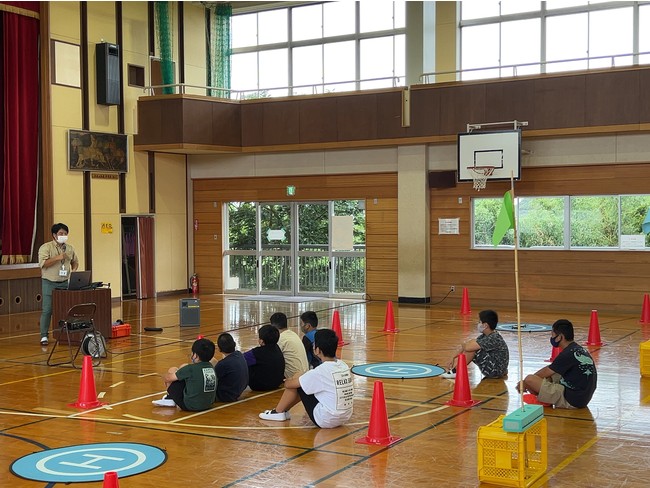 8名の小学生に参加していただきました 8名の小学生に参加していただきました
