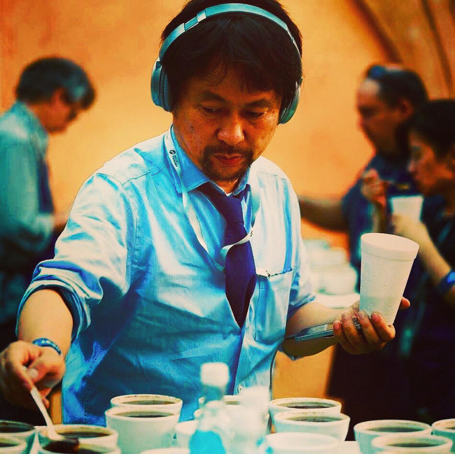 サザコーヒーの鈴木太郎は2005年からコーヒーの品評会の審査員を行っている。自分好みのコーヒーに出会えるとうれしいが毎年この日のために頑張っているコーヒー農園のことを考えると真剣に一つづつこなす。