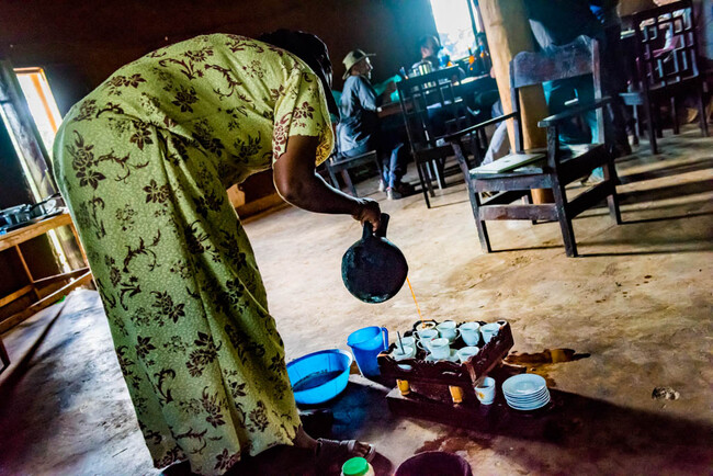 エチオピアのコーヒーセレモニーの様子