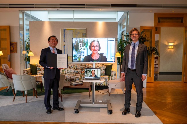 ペールエリック・ヘブベリ駐日スウェーデン大使閣下（画面右横）、RISEのCEO ピア・サンドビック様（画面上）及び、JIN代表理事の西口尚宏（画面左横）