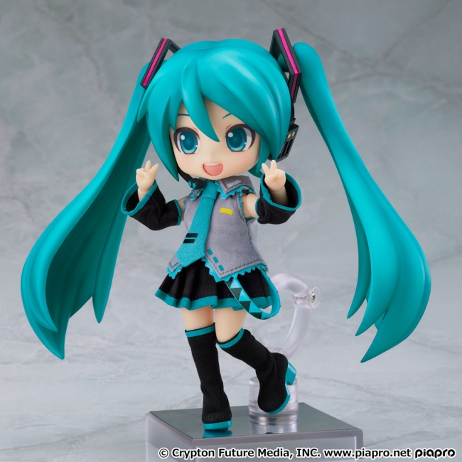 初音ミク」が手のひらサイズでドール化！豊富な可動が楽しめる