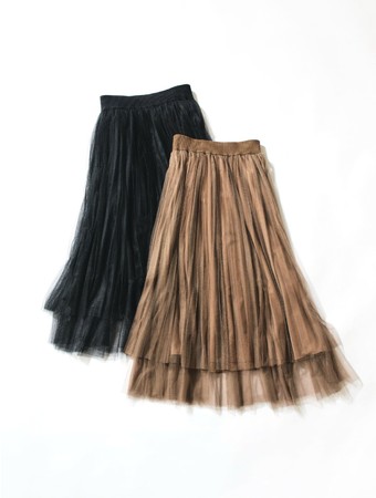 定番の黒と、ファビアナフィリッピらしい「PEPE」と名付けられたモカブラウンの2色展開。 【大草直子さんコラボ】チュールスカート 各¥97,900 定番の黒と、ファビアナフィリッピらしい「PEPE」と名付けられたモカブラウンの2色展開。 【大草直子さんコラボ】チュールスカート 各¥97,900