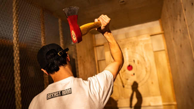 斧が投げれるAXE THROWING