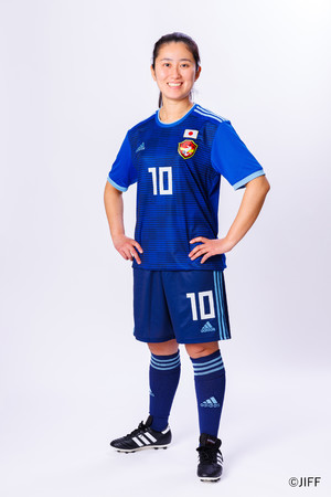 新ユニフォームを着用するろう者サッカー女子日本代表宮田夏実主将 新ユニフォームを着用するろう者サッカー女子日本代表宮田夏実主将
