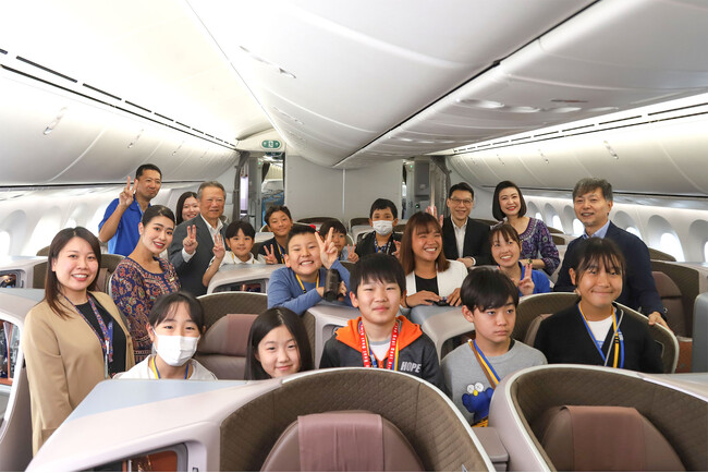 航空宇宙産業の拠点である中部地方の子供たちに、機内や空港施設の見学、機内食の試食会を実施 航空宇宙産業の拠点である中部地方の子供たちに、機内や空港施設の見学、機内食の試食会を実施