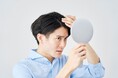 ■【薄毛の悩み最前線 ／ なぜ？ 男性来院者数が前年比「1.85倍（約２倍）」へ増加の理由】 若年層中心に「なって“治療”」から「なる前に“予防”」へ男性意識がシフト、ピーク時は「月間１万人」を突破