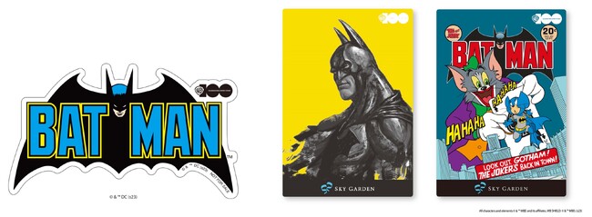 右:クリスマスカードスタンプラリー参加者プレゼント「BATMAN」ステッカー/左:「BATMAN」モチーフのワーナー・ブラザース100周年オリジナルデザイン缶バッジ ※画像はイメージです 右:クリスマスカードスタンプラリー参加者プレゼント「BATMAN」ステッカー/左:「BATMAN」モチーフのワーナー・ブラザース100周年オリジナルデザイン缶バッジ ※画像はイメージです