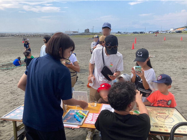 クルーと子供が話している様子