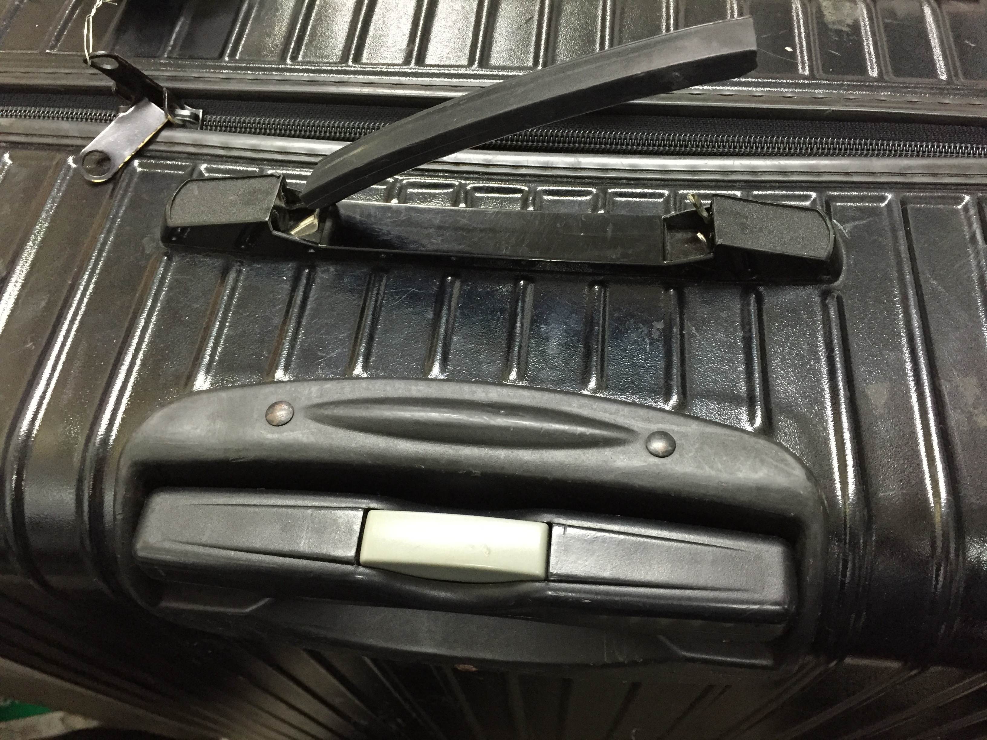 スーツケースが故障してしまった 場合のカバン修理専門店紹介 諦める前に一度無料見積を 株式会社アトランダムのプレスリリース