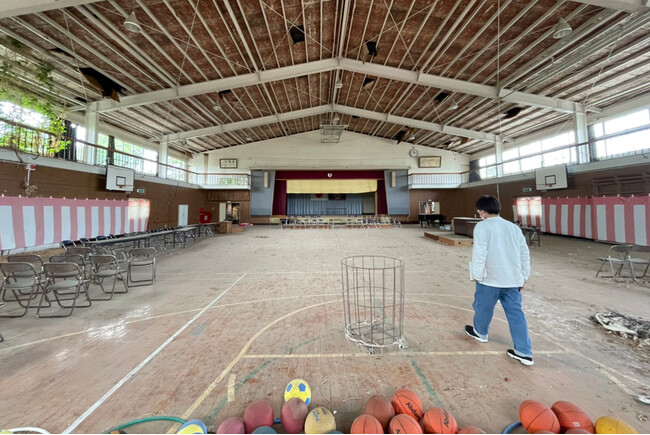 時間が止まったままの双葉北小学校の体育館