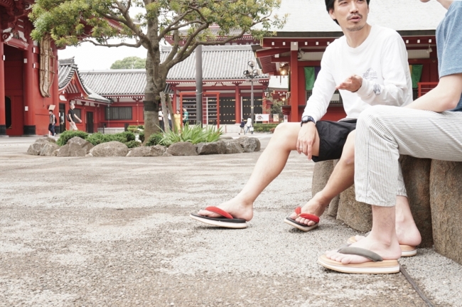 ストレスフリーの日本製レザー雪駄サンダル。現代の履き物を 