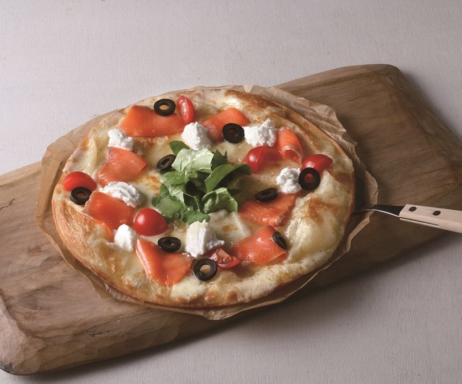 ピザ：スモークサーモンとリコッタチーズのピザ