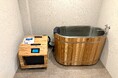 全国で導入が進む「kokolo sauna®」が、大阪市のサウナ付き民泊施設「KAJA HOUSE」にチラー水風呂「Hagoromo1s」を導入