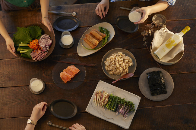 HINEMOSではペアリングを重視し、全ての銘柄に日本酒のソムリエが考案したぴったりなペアリングの料理をサイト上で提案しています。 ※料理写真はイメージとなります。