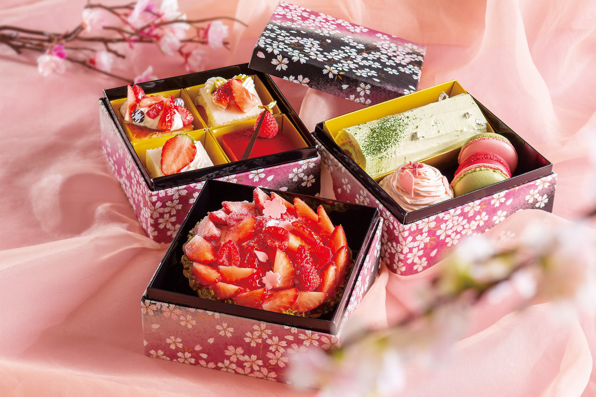 宝石箱のようなお菓子の重箱が季節毎にシリーズで登場 Sweets Box Printemps エクセルホテル東急のプレスリリース