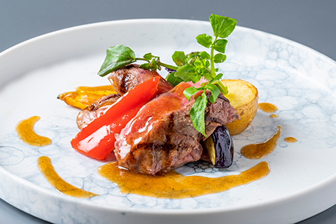 博多和牛サーロインの網焼き　九州野菜添え　ナチュラルなジュと共に