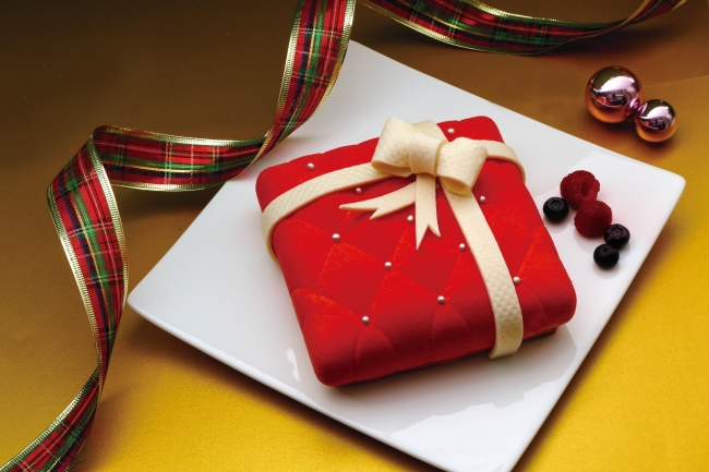 濃厚フロマージュブランのプレゼントボックス型ケーキが登場 メリークリスマスケーキ19 エクセルホテル東急のプレスリリース