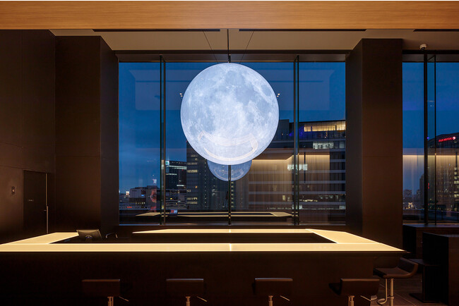 ロビーにあるホテルのシンボル・月のオブジェ ロビーにあるホテルのシンボル・月のオブジェ