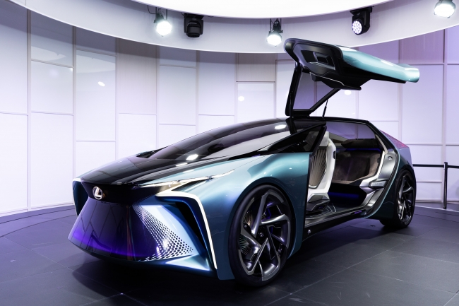 レクサスコンセプトカーにアルカンターラ特注素材 登場