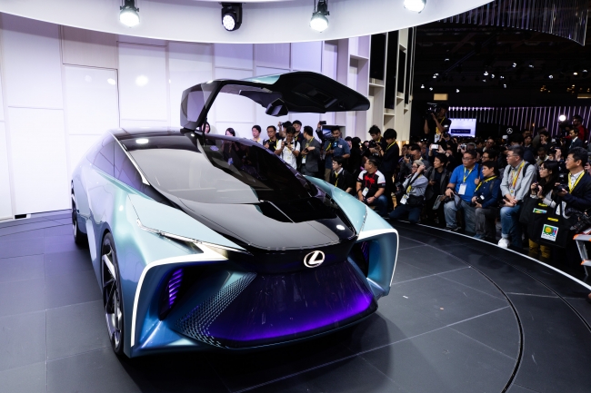 レクサスコンセプトカーにアルカンターラ特注素材 登場