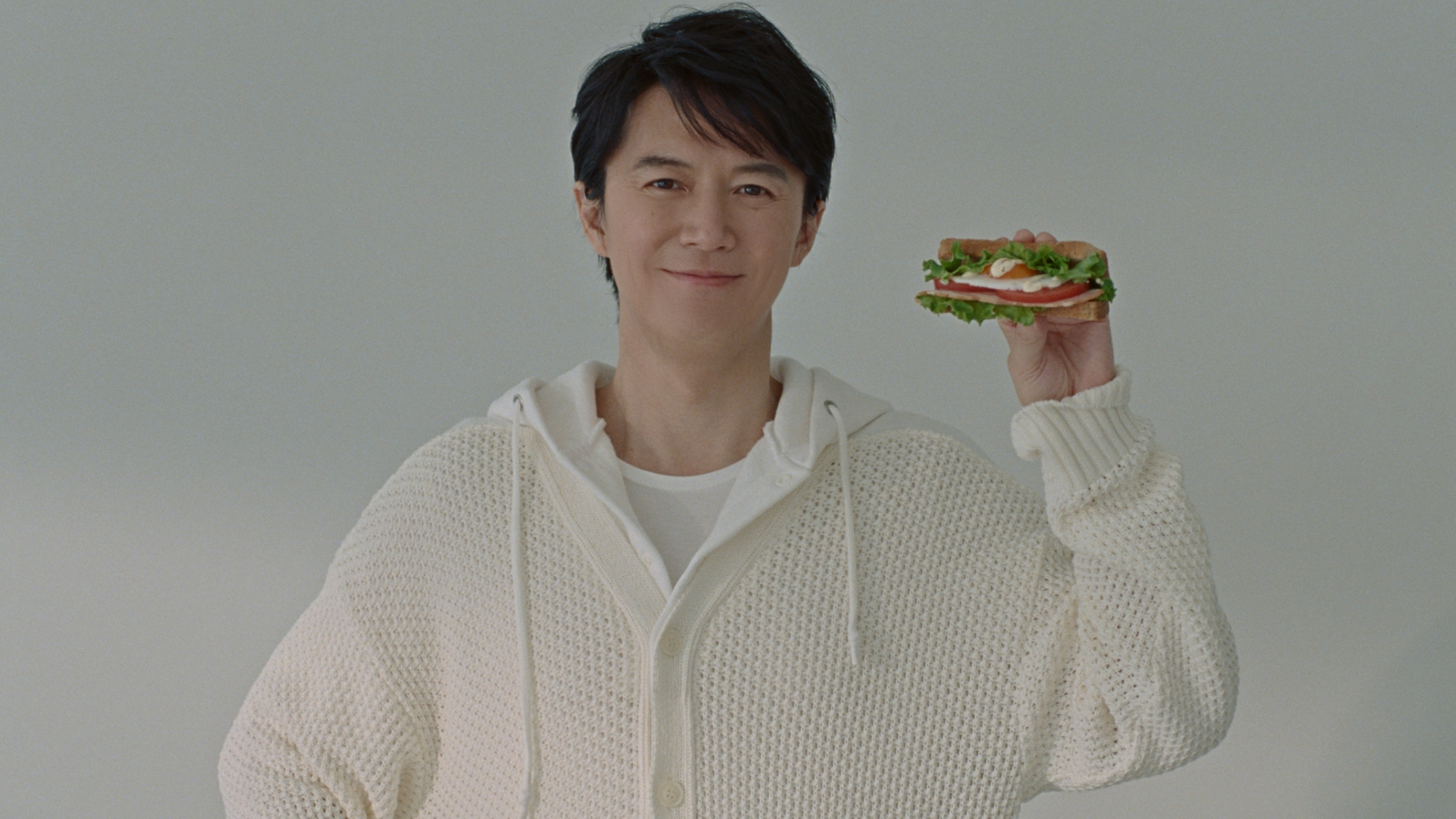 福山雅治さんを起用した新テレビｃｍ キユーピーハーフ サラダトースト 春 篇 朝食に手軽に作れる まるで 片手で食べるサラダ のようなサンドイッチ キユーピー株式会社のプレスリリース