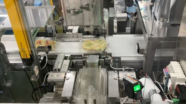 ロボットアームが上がり、ふた閉め完了 ロボットアームが上がり、ふた閉め完了