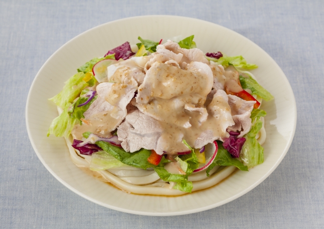 豚しゃぶとレタスやパプリカのサラダうどん （めんつゆ＋おろしにんにく＋パッケージサラダ使用）