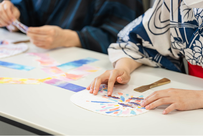 「ミクロラスボラハナビのちぎり絵うちわ作り」イメージ