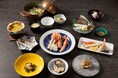 日本海の冬の味覚 “ズワイガニ漁” が11月6日（金）解禁！金沢 兼六園下の「食処 金沢 酢重」では、「冬の蟹づくしコース」を販売。11月13日（金）より提供。