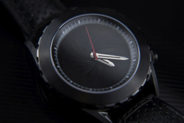 2つのデザインを簡単切り替え。ニューヨーク生まれのスマート腕時計 
