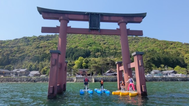 日本初 淡水の琵琶湖で 全く濡れない水上サイクリング が登場 滋賀県ナンバー１の観光パワースポット白鬚神社に行こう 琵琶湖高島市が誇るマリンアクティビティのメッカ 株式会社horse Japanのプレスリリース