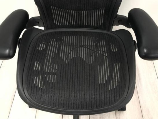 メッシュ素材を採用した椅子はアーロンが世界初