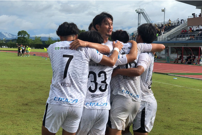 得点後喜びを分かち合うF.C.大阪の選手（Photo：週刊ひがしおおさか）