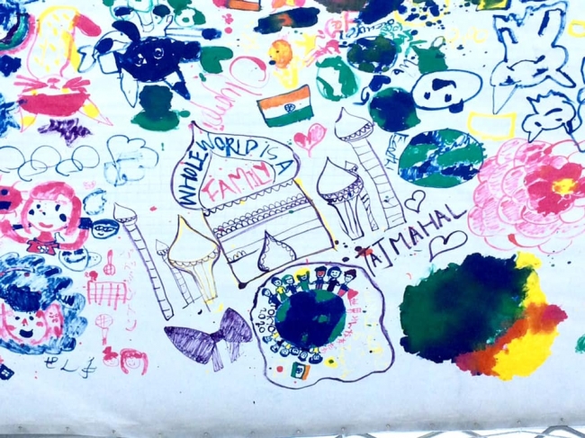 インドの子どもたちが描いてくれた「世界はひとつの家族」というメッセージ