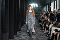 「tiit tokyo(ティート トウキョウ)」2025fall winterコレクションを発表テーマは”Sparkle”