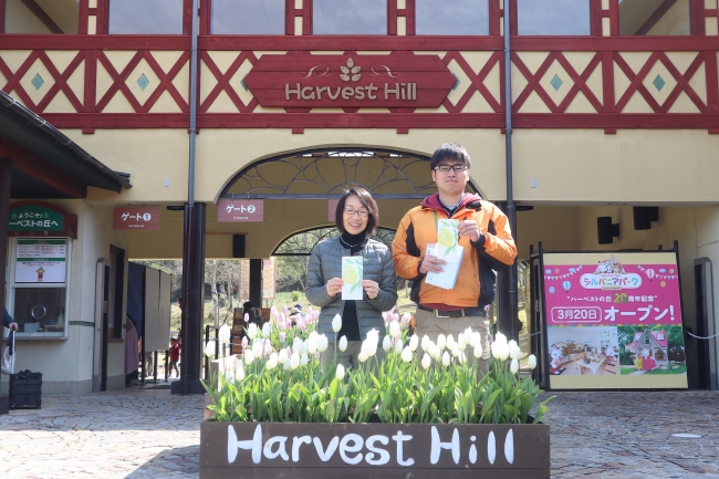 「泉北レモンの街ストーリー」代表の苅谷氏（左）と、「ハーベストの丘」企画担当の山野（右）※2020年2月撮影