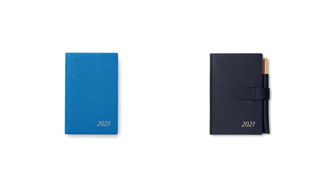（左）2021年 Wafer ポケット付きダイアリー アジュール ￥8,600 (税込)　（右）2021年 Wafer ギルトペンシル付きダイアリーブラック ￥13,000 (税込)