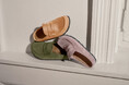 BIRKENSTOCKの秋冬コレクションより、フットウェアの四つの名品が新しいカラーを纏って登場。