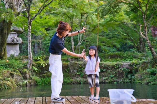 ニジマス釣り体験は5月末まで。