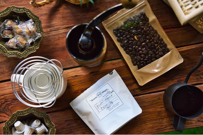 地元岡崎の有名カフェ『Мир cafe（ミール カフェ)』の自家焙煎珈琲豆を使用。